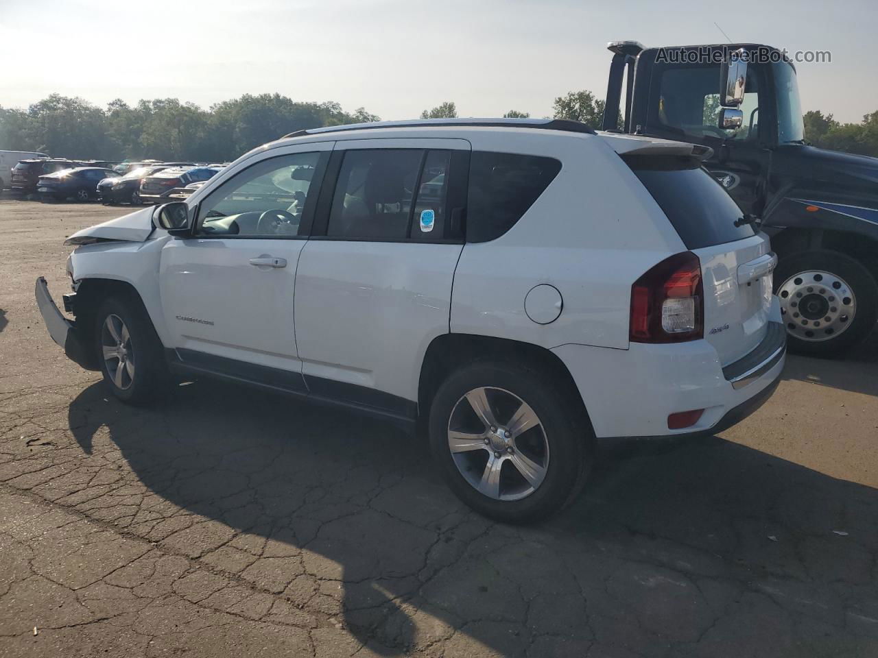 2016 Jeep Compass Latitude White vin: 1C4NJDEBXGD707677