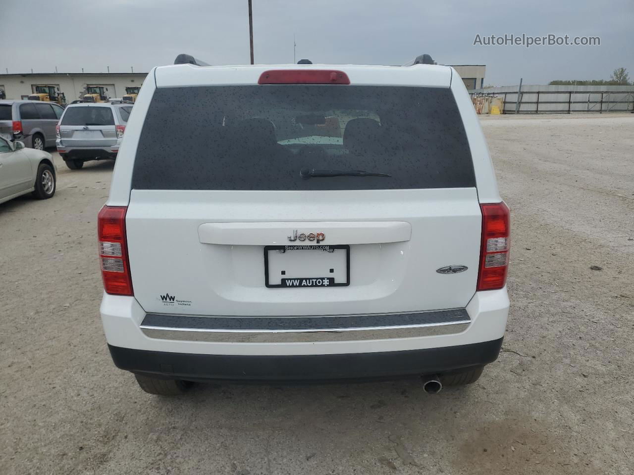 2016 Jeep Patriot Latitude White vin: 1C4NJPFA2GD561332