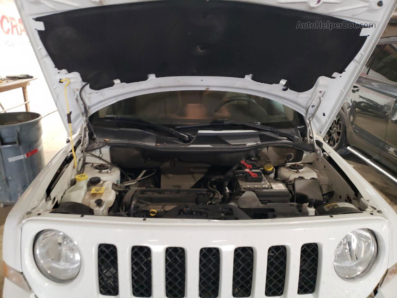 2014 Jeep Patriot Latitude White vin: 1C4NJPFA3ED529549