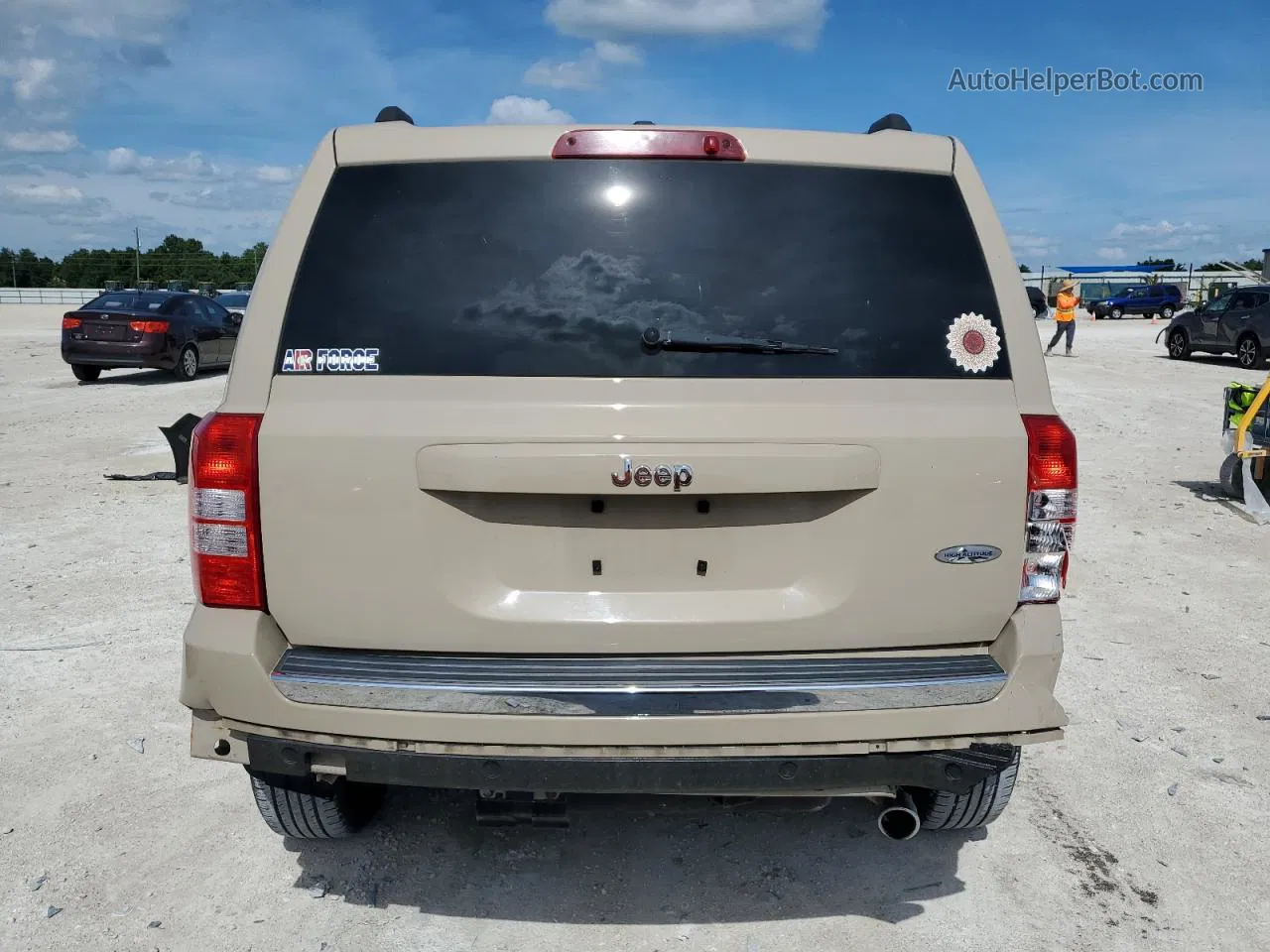 2016 Jeep Patriot Latitude Tan vin: 1C4NJPFA3GD774452