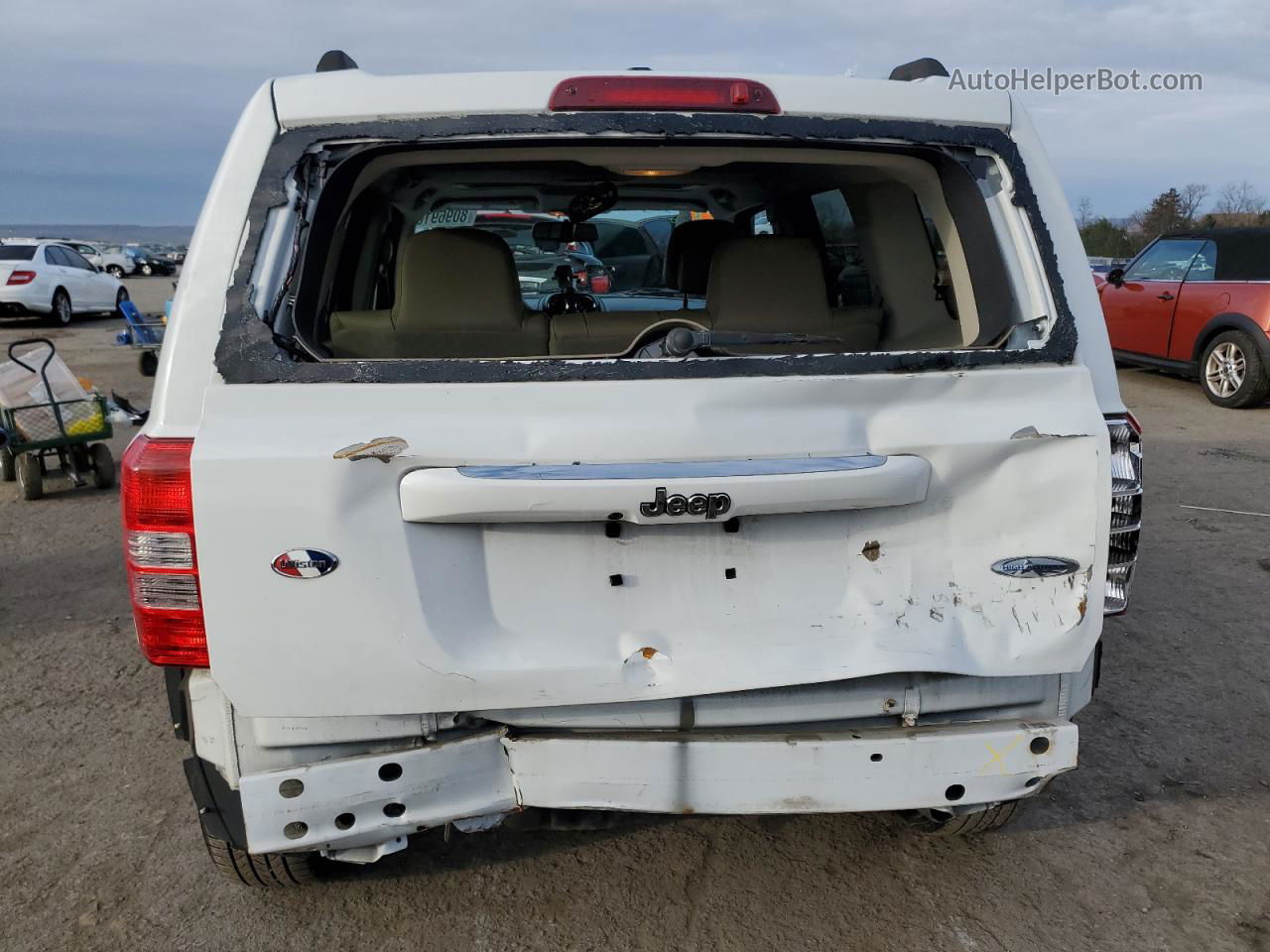 2016 Jeep Patriot Latitude White vin: 1C4NJPFA4GD528493