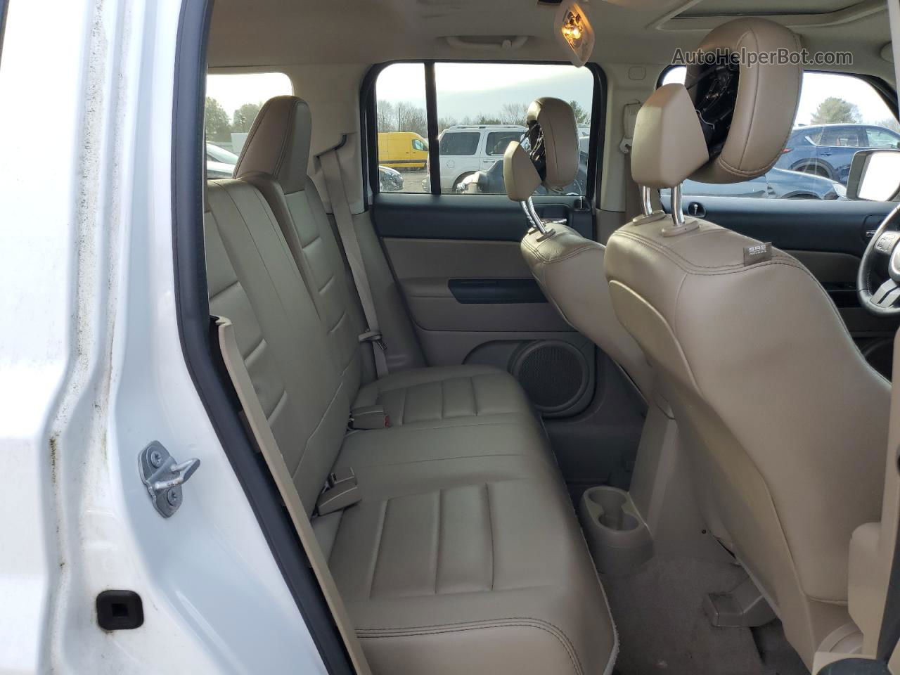 2016 Jeep Patriot Latitude Белый vin: 1C4NJPFA4GD528493