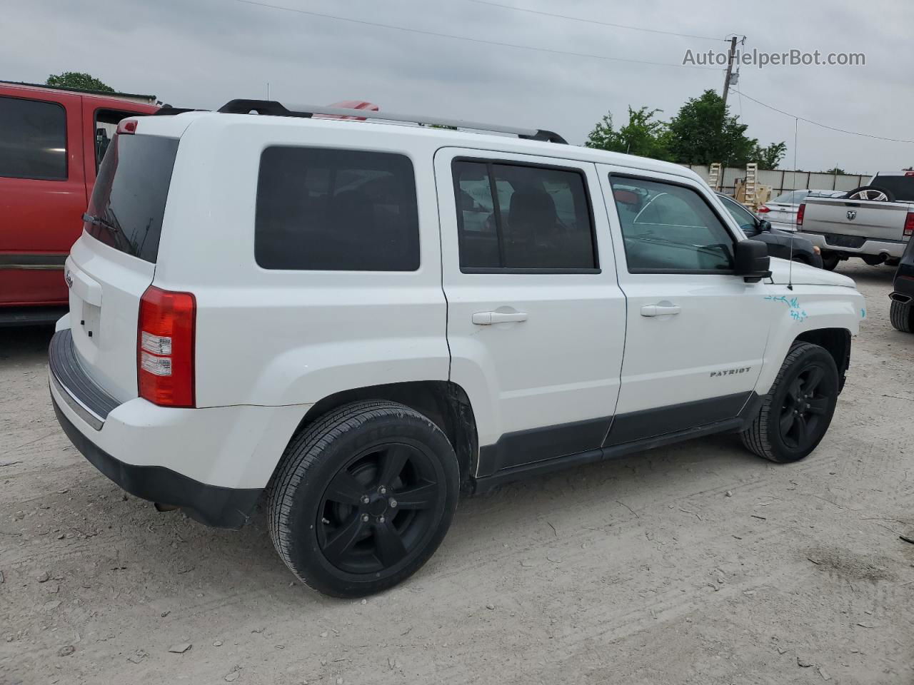 2012 Jeep Patriot Latitude White vin: 1C4NJPFA8CD706853