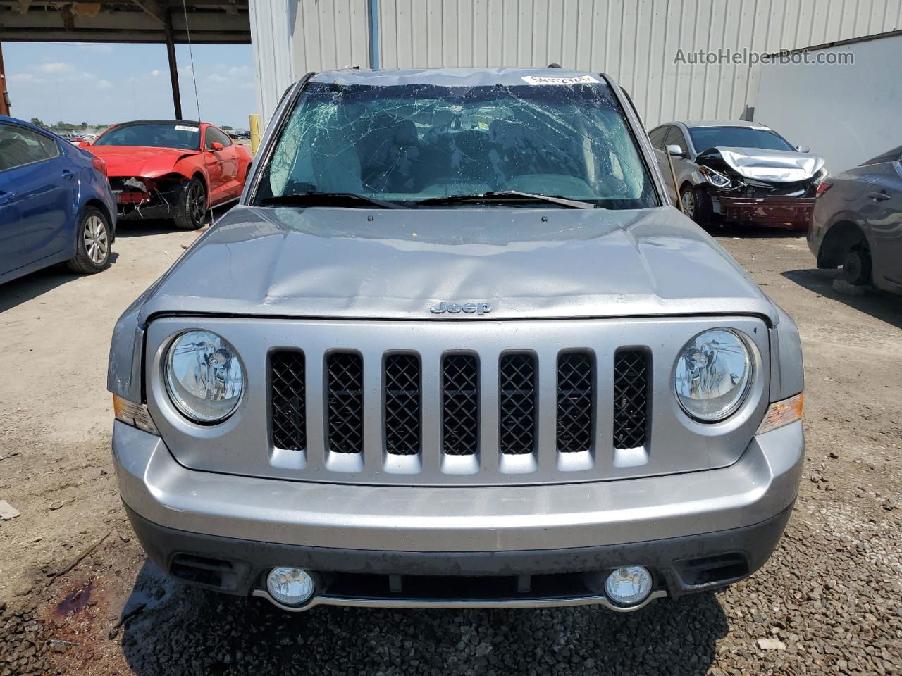 2016 Jeep Patriot Latitude Серебряный vin: 1C4NJPFAXGD683520