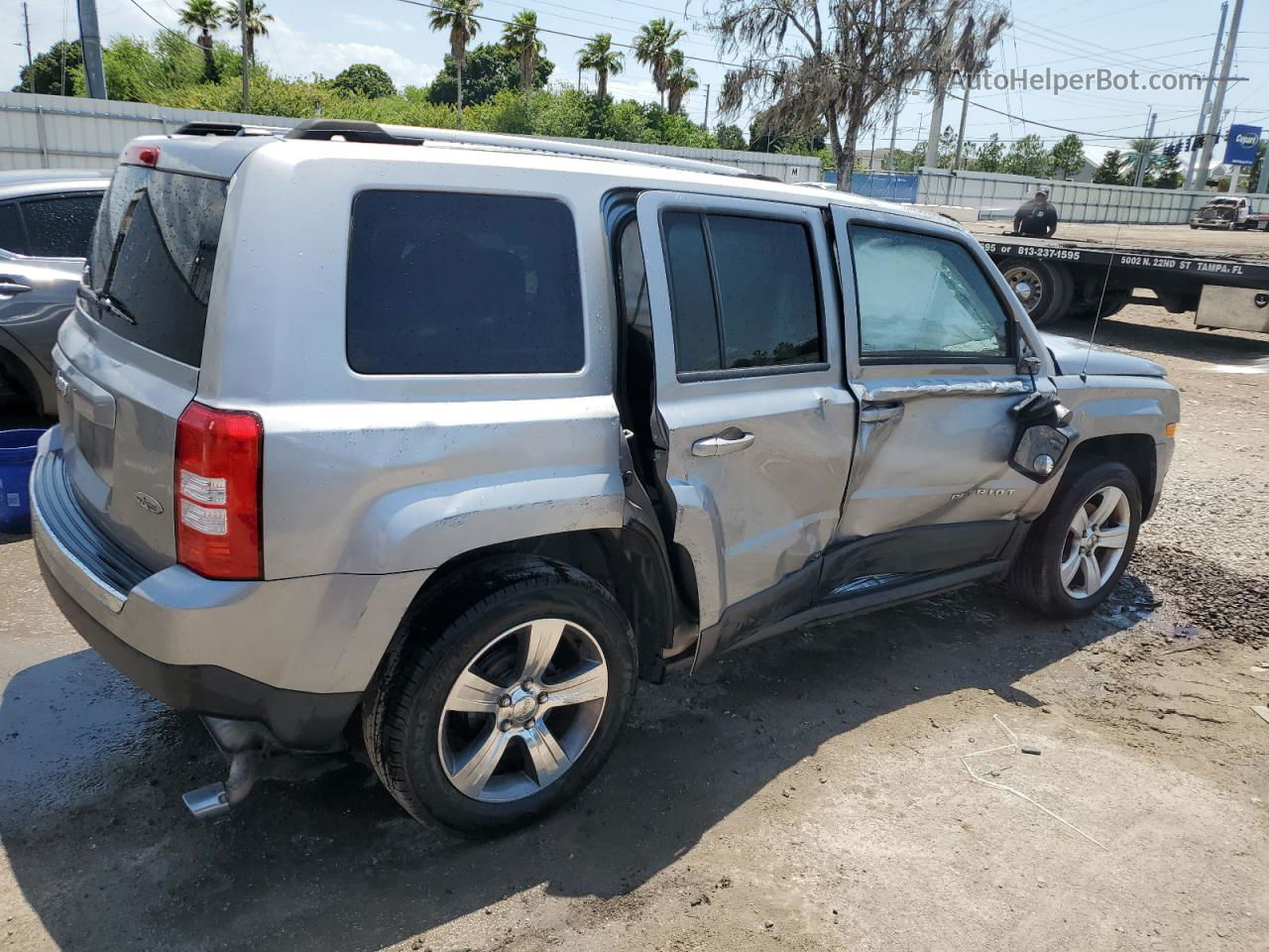 2016 Jeep Patriot Latitude Серебряный vin: 1C4NJPFAXGD683520