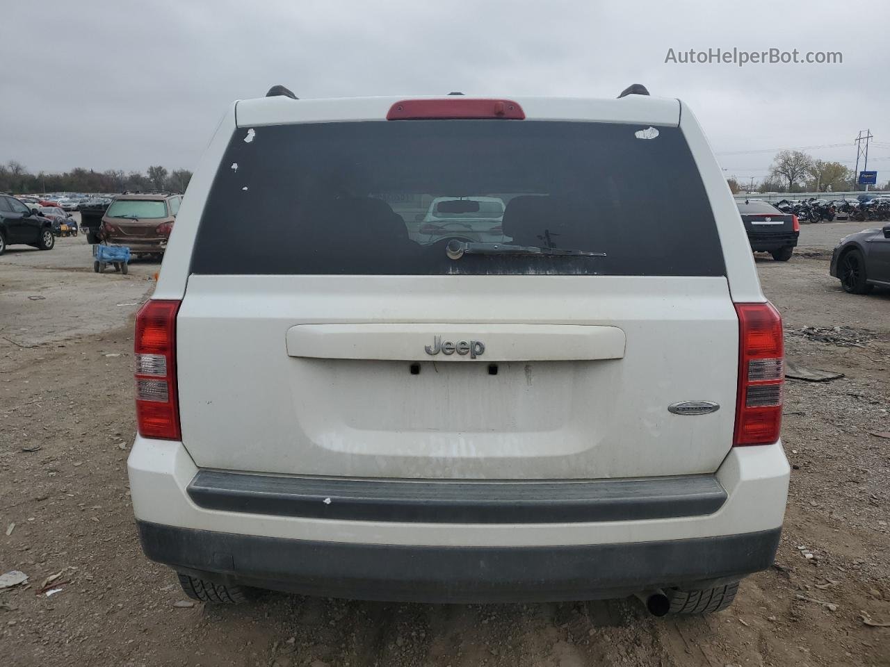 2014 Jeep Patriot Latitude White vin: 1C4NJPFB1ED720962