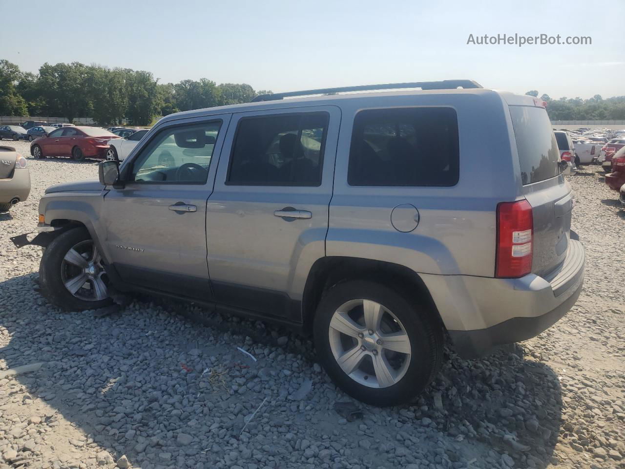 2016 Jeep Patriot Latitude Серебряный vin: 1C4NJPFB8GD677191