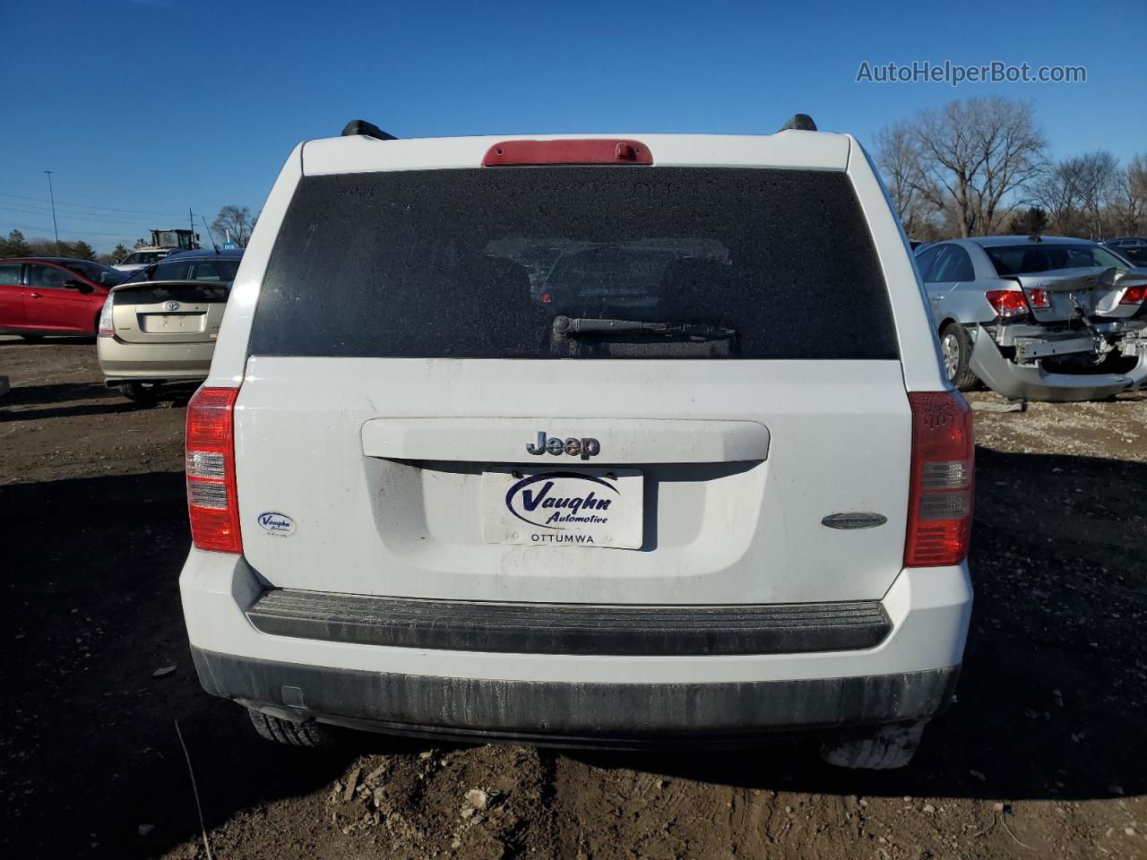 2012 Jeep Patriot Latitude White vin: 1C4NJPFB9CD605815