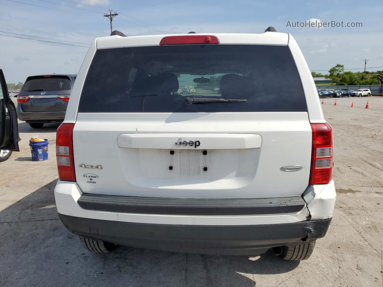 2014 Jeep Patriot Latitude White vin: 1C4NJRFB1ED665389