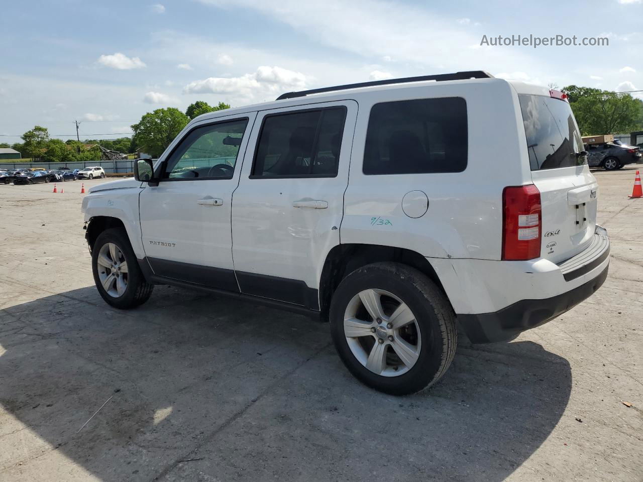 2014 Jeep Patriot Latitude White vin: 1C4NJRFB1ED665389