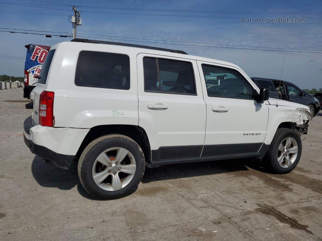 2014 Jeep Patriot Latitude White vin: 1C4NJRFB1ED665389