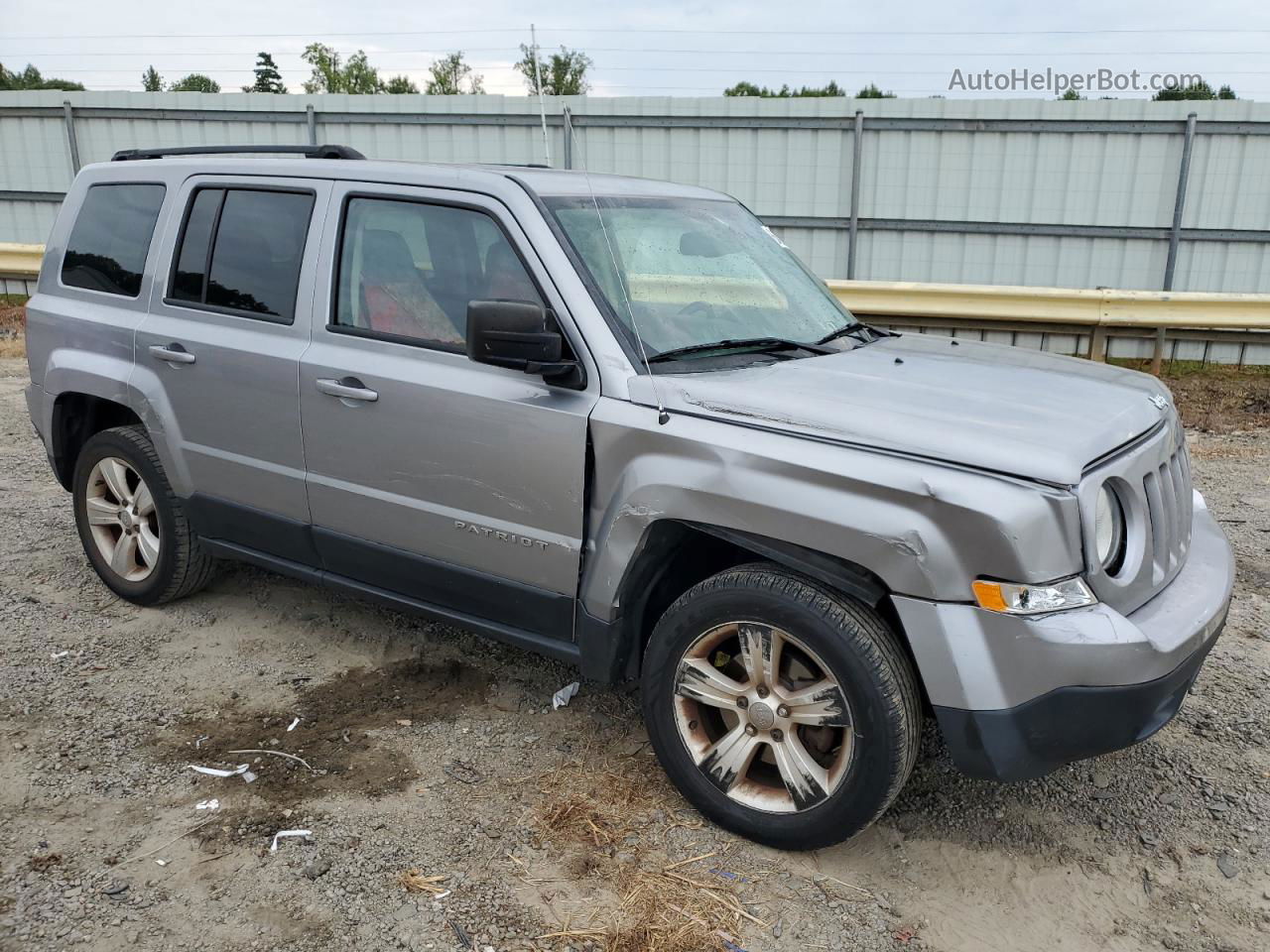 2016 Jeep Patriot Latitude Серебряный vin: 1C4NJRFB1GD668246