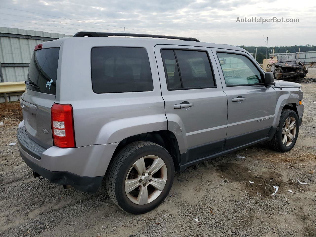 2016 Jeep Patriot Latitude Серебряный vin: 1C4NJRFB1GD668246