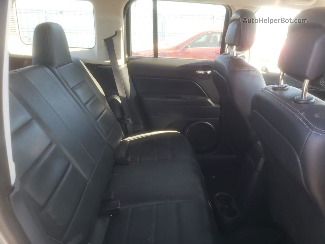 2016 Jeep Patriot Latitude Серебряный vin: 1C4NJRFB4GD627769