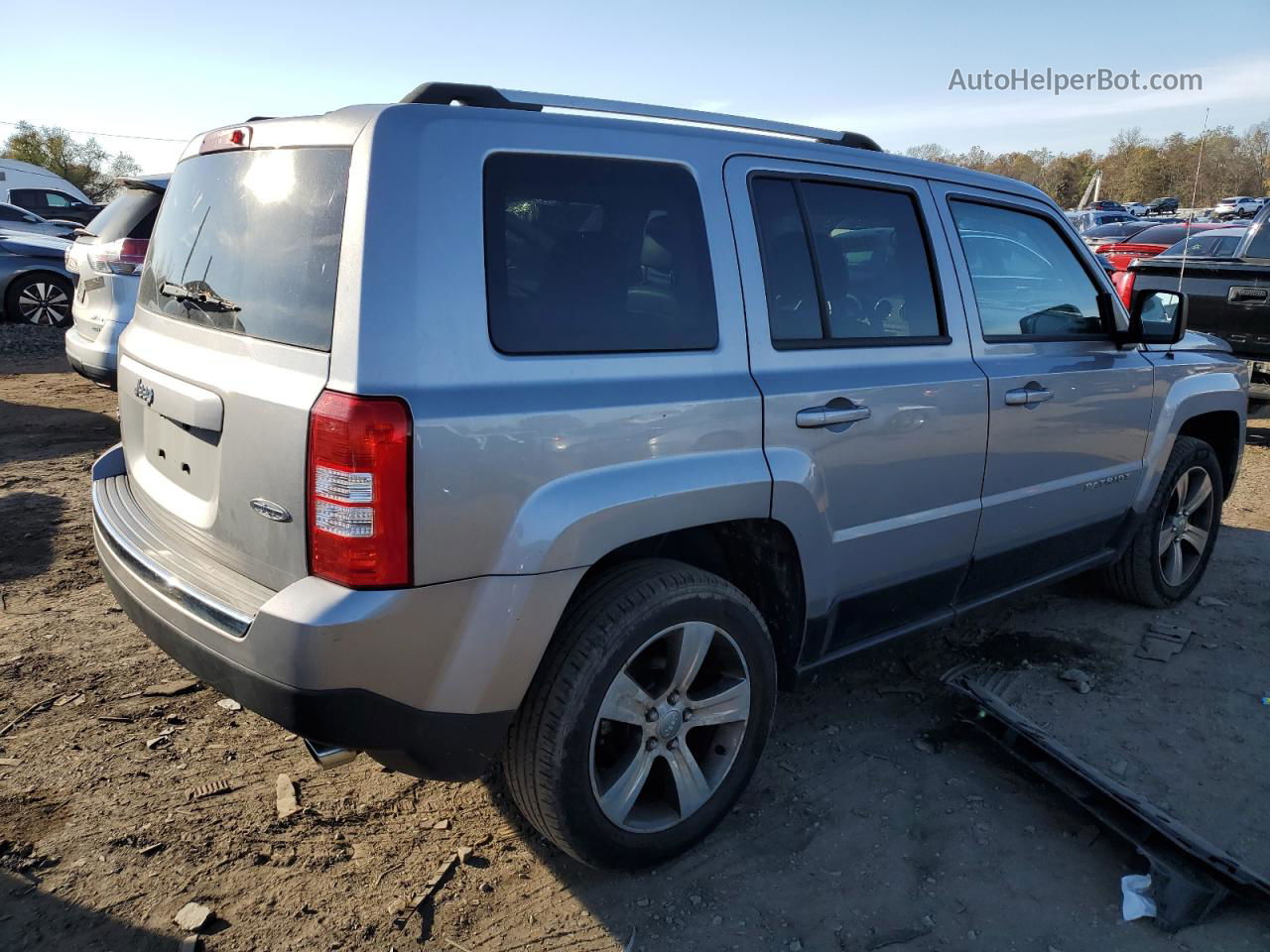 2016 Jeep Patriot Latitude Серебряный vin: 1C4NJRFB5GD534355