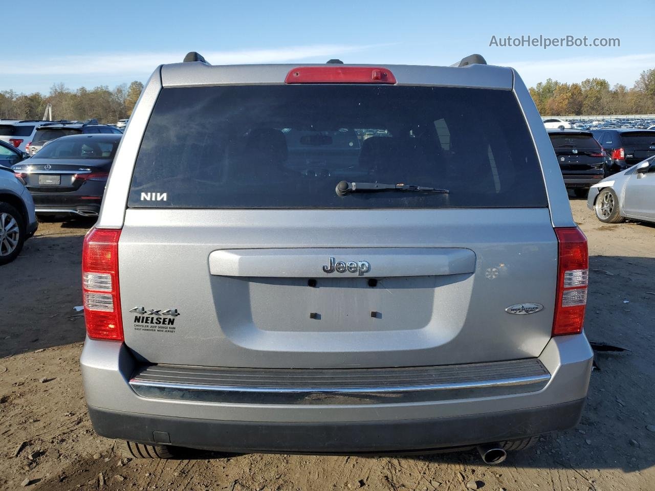 2016 Jeep Patriot Latitude Серебряный vin: 1C4NJRFB5GD534355