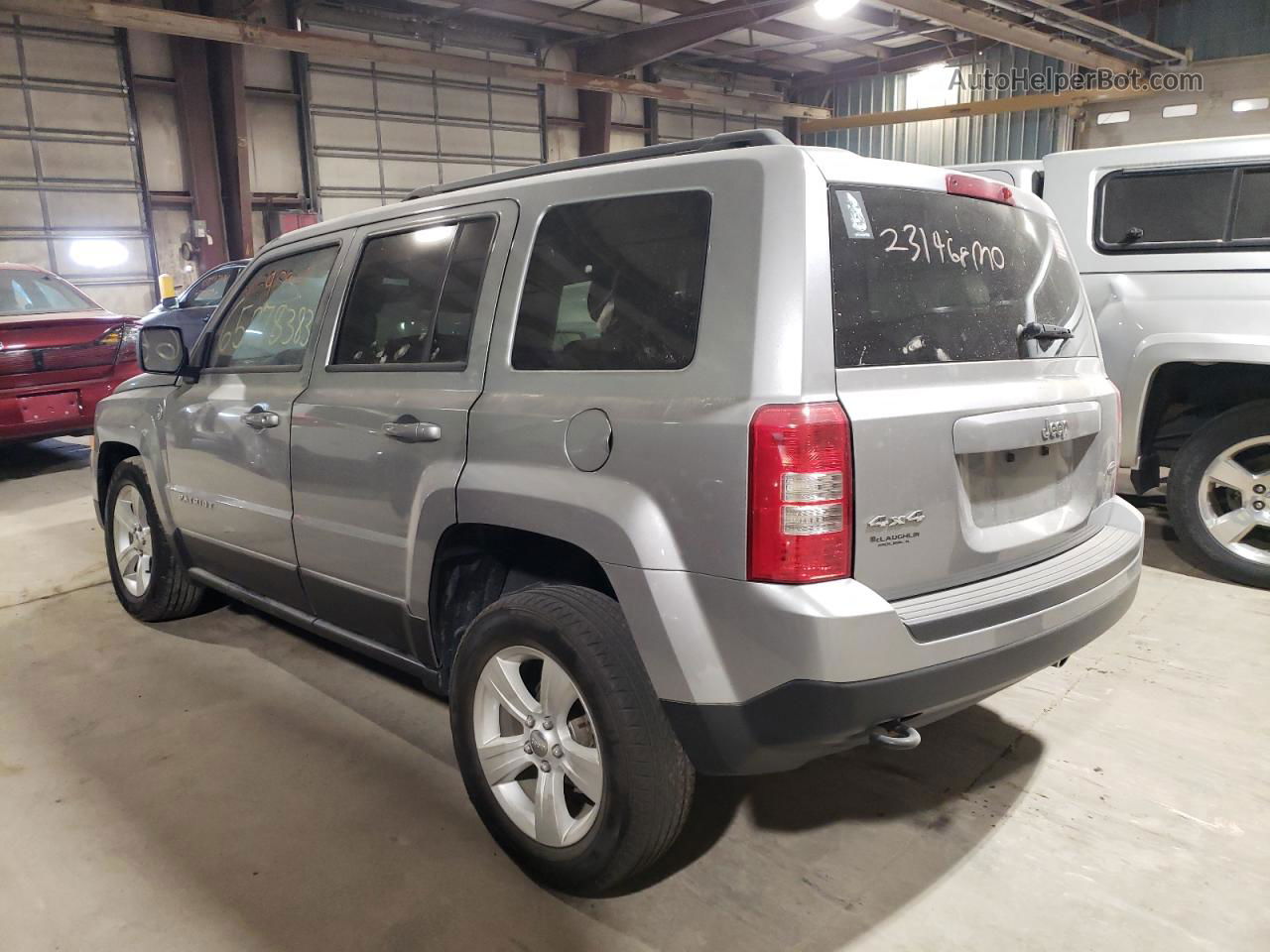 2016 Jeep Patriot Latitude Серебряный vin: 1C4NJRFB6GD730501