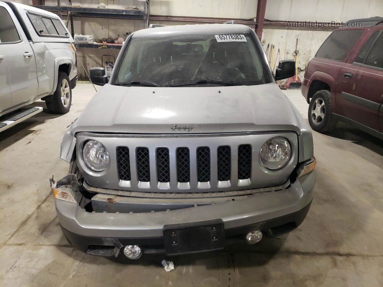 2016 Jeep Patriot Latitude Серебряный vin: 1C4NJRFB6GD730501