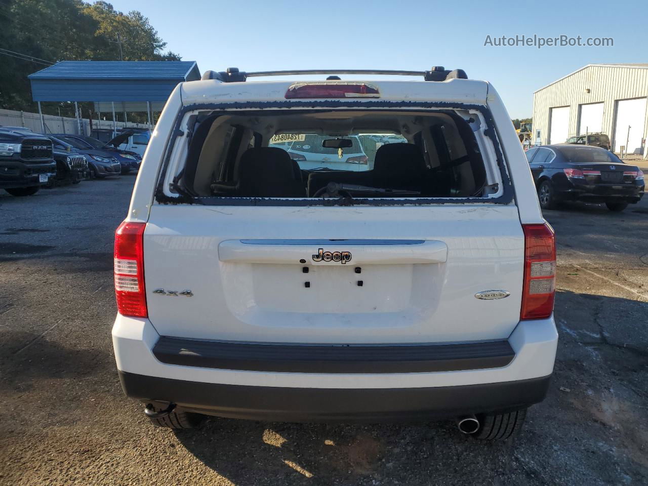 2016 Jeep Patriot Latitude White vin: 1C4NJRFB8GD664209