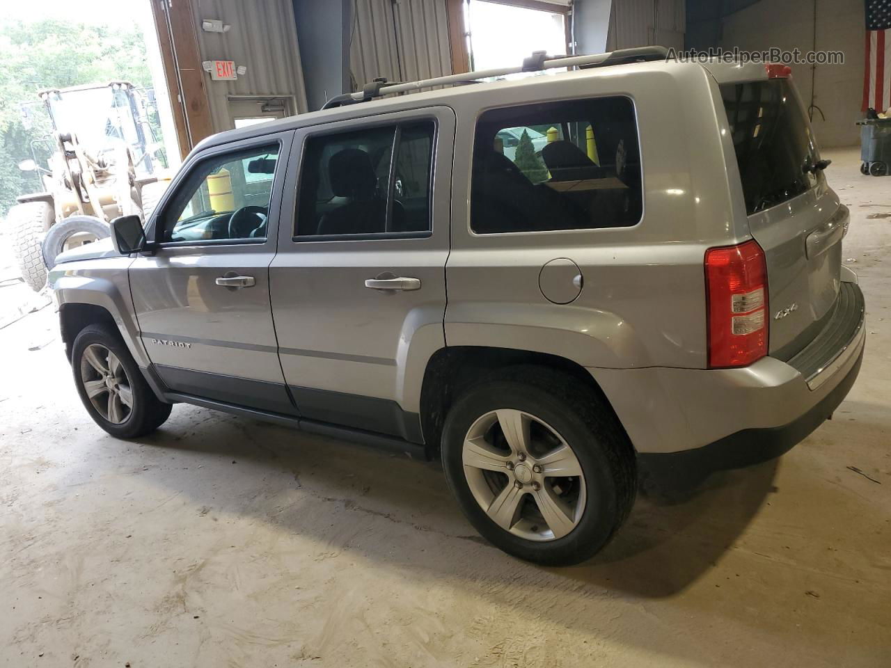 2016 Jeep Patriot Latitude Серебряный vin: 1C4NJRFBXGD522007