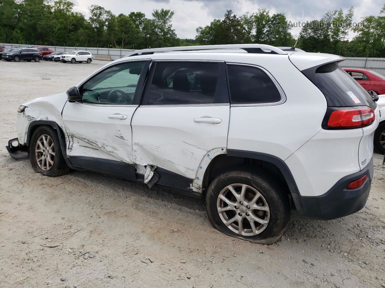 2014 Jeep Cherokee Latitude White vin: 1C4PJLCB0EW174309