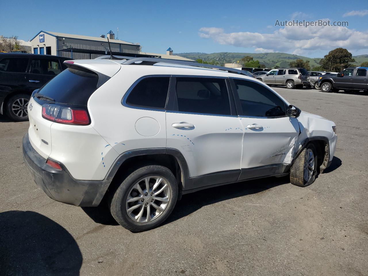 2019 Jeep Cherokee Latitude White vin: 1C4PJLCB0KD153418