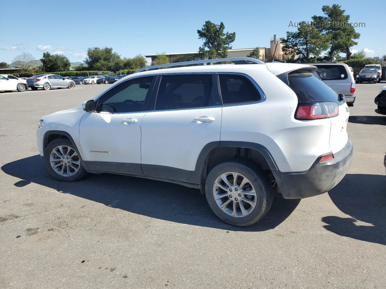 2019 Jeep Cherokee Latitude White vin: 1C4PJLCB0KD153418