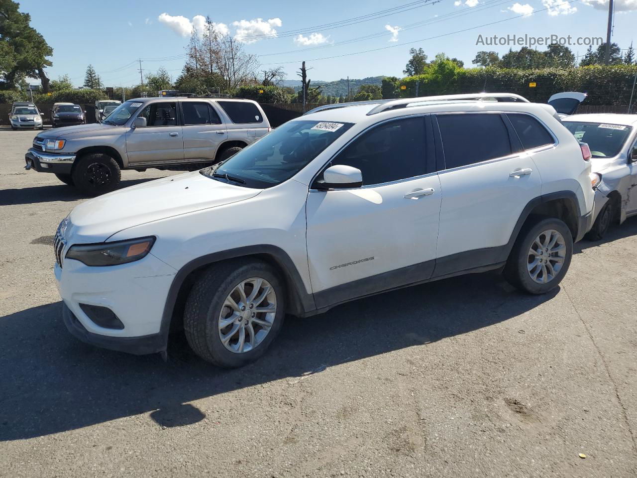 2019 Jeep Cherokee Latitude White vin: 1C4PJLCB0KD153418