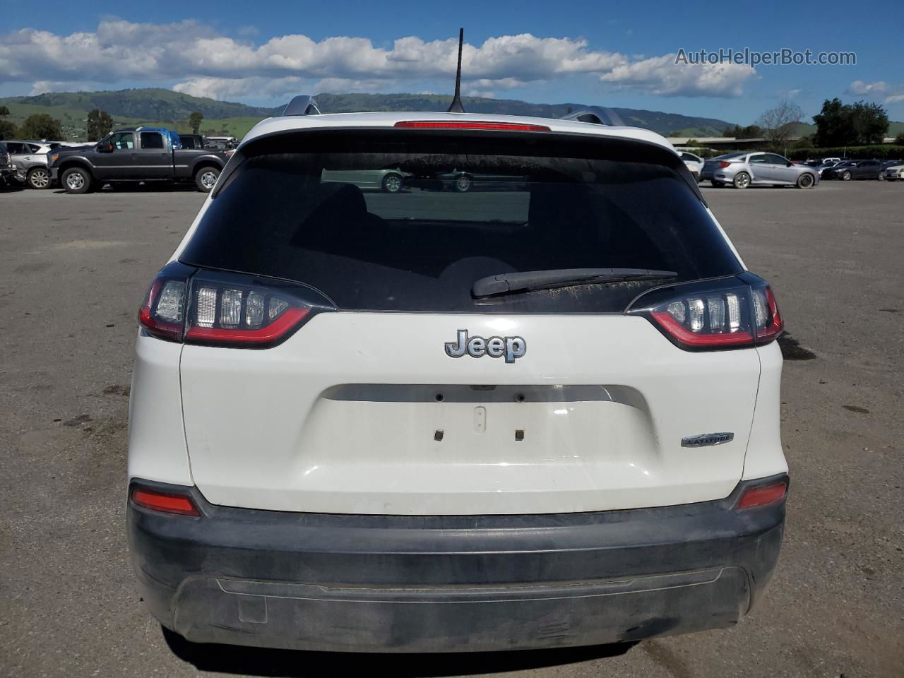 2019 Jeep Cherokee Latitude White vin: 1C4PJLCB0KD153418