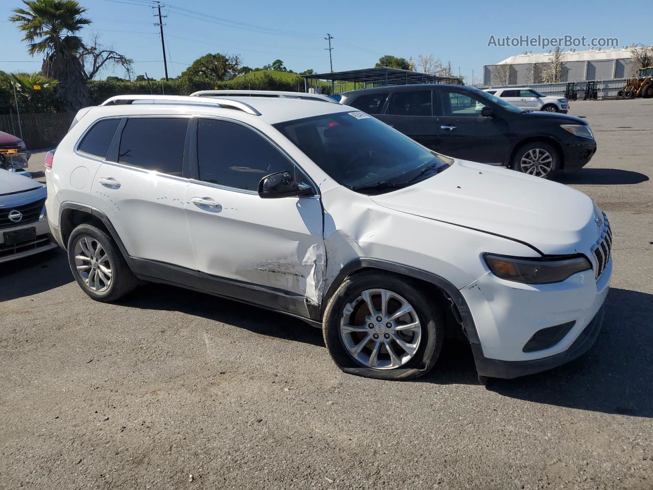 2019 Jeep Cherokee Latitude White vin: 1C4PJLCB0KD153418