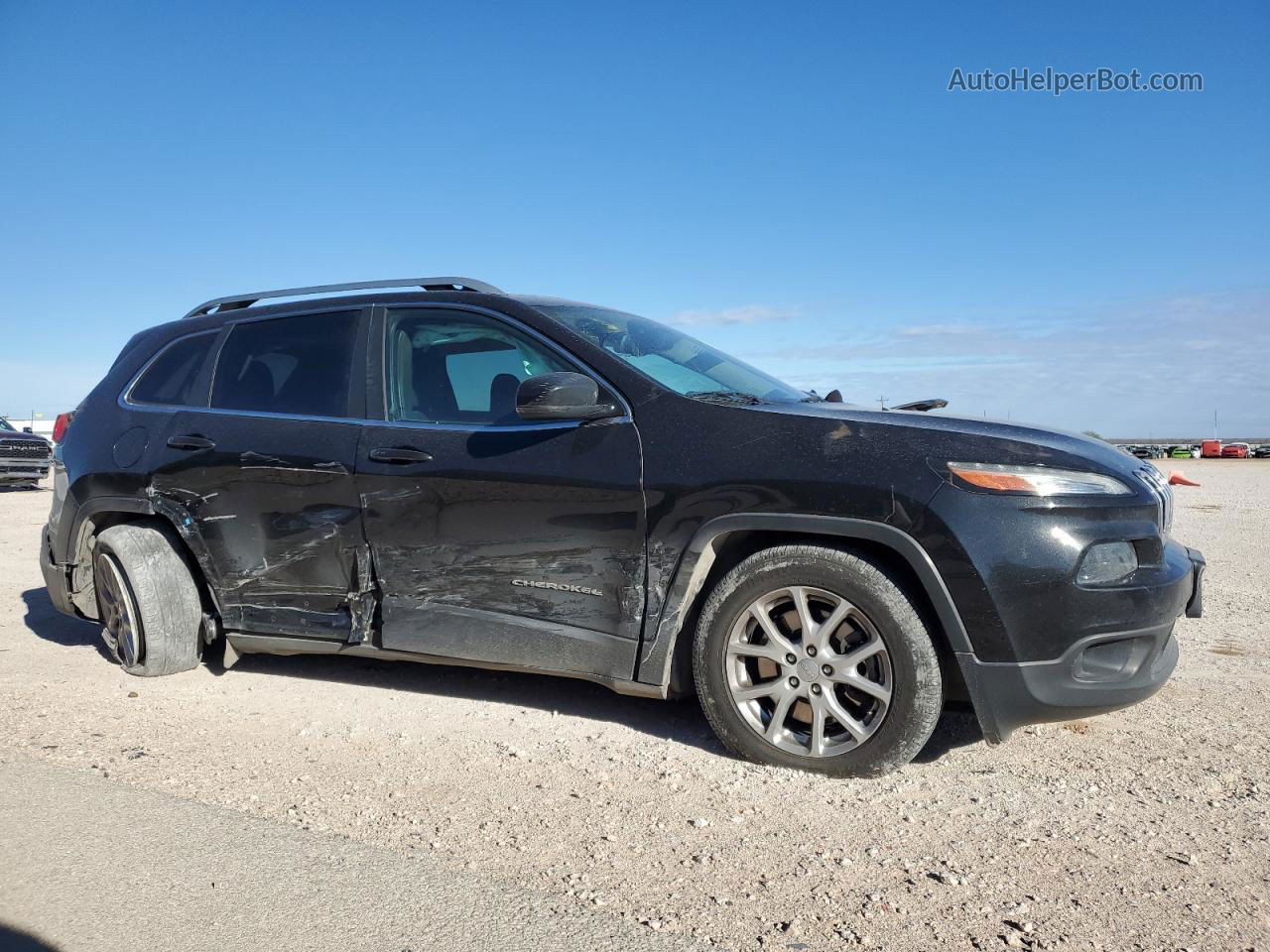 2016 Jeep Cherokee Latitude Черный vin: 1C4PJLCB1GW136171