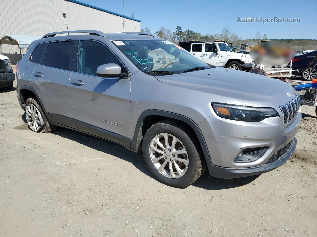 2019 Jeep Cherokee Latitude Silver vin: 1C4PJLCB1KD296927