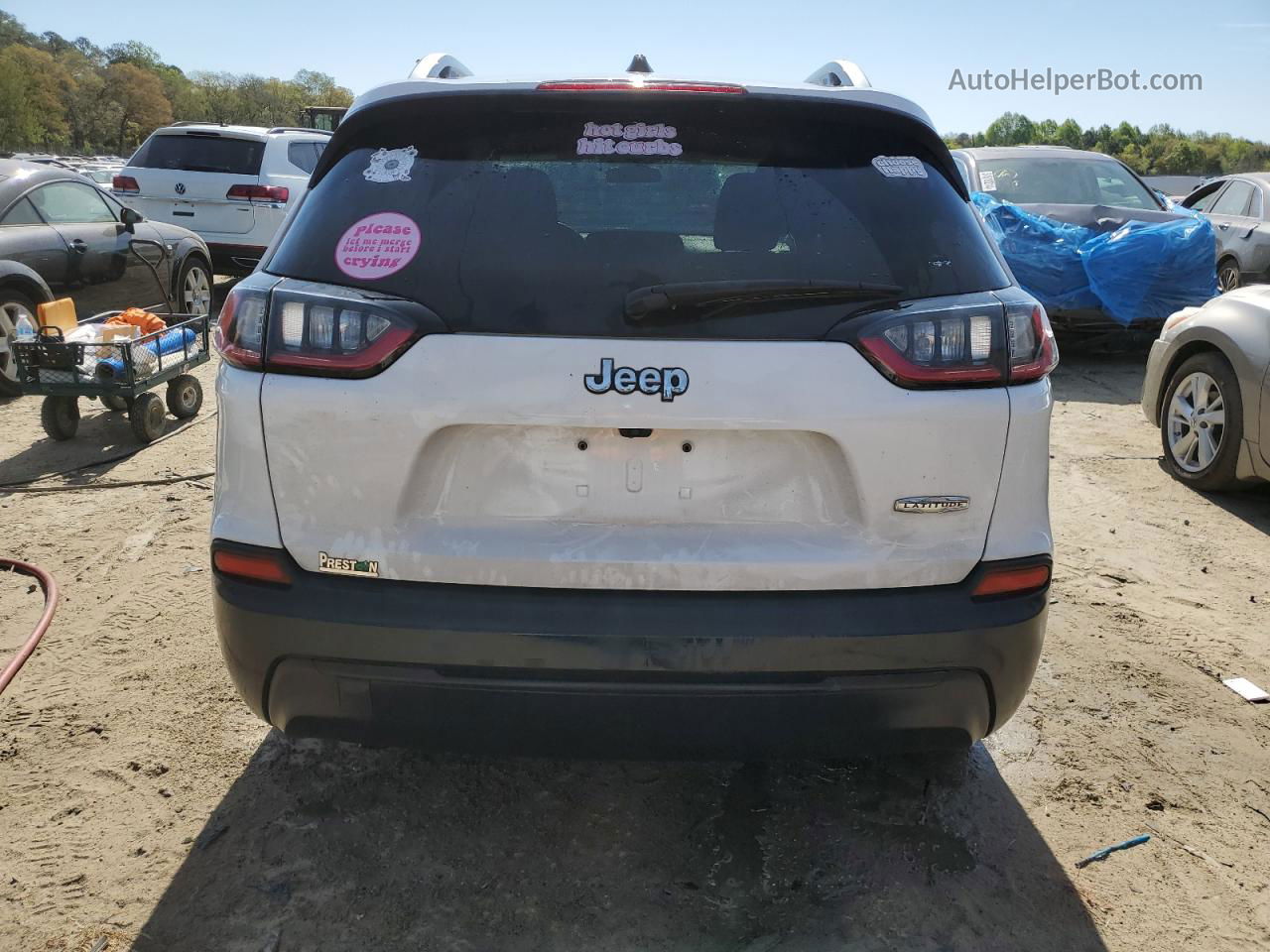 2019 Jeep Cherokee Latitude White vin: 1C4PJLCB1KD479499