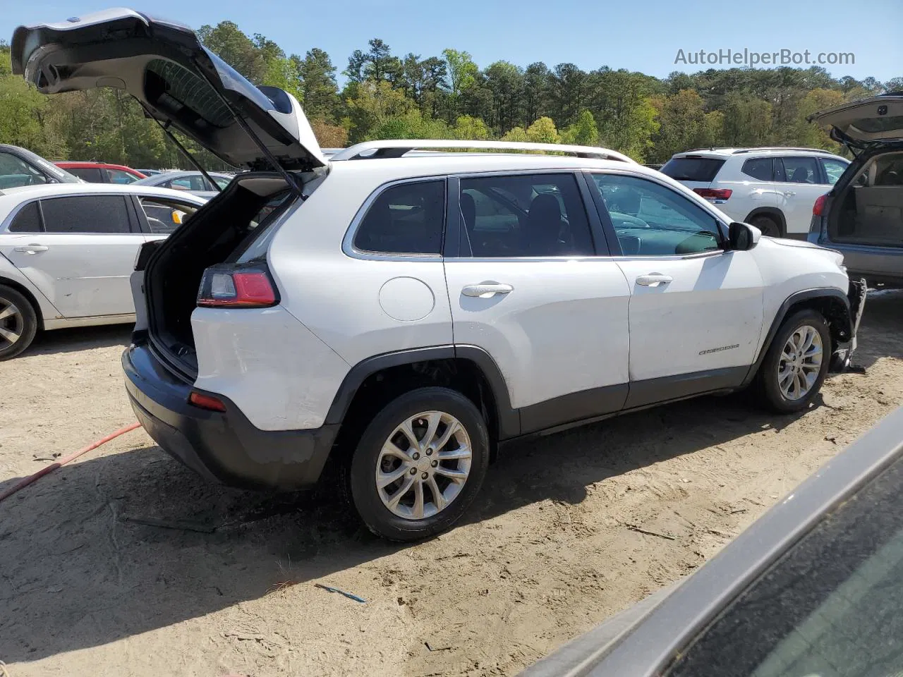 2019 Jeep Cherokee Latitude White vin: 1C4PJLCB1KD479499