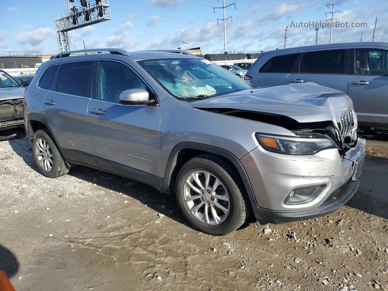 2019 Jeep Cherokee Latitude Silver vin: 1C4PJLCB2KD159947