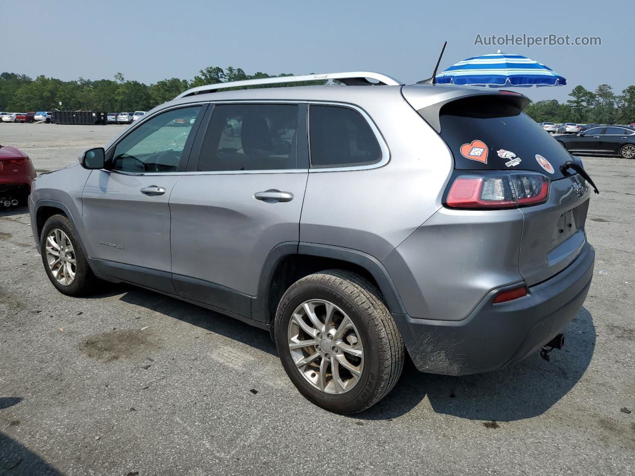 2019 Jeep Cherokee Latitude Silver vin: 1C4PJLCB2KD297441