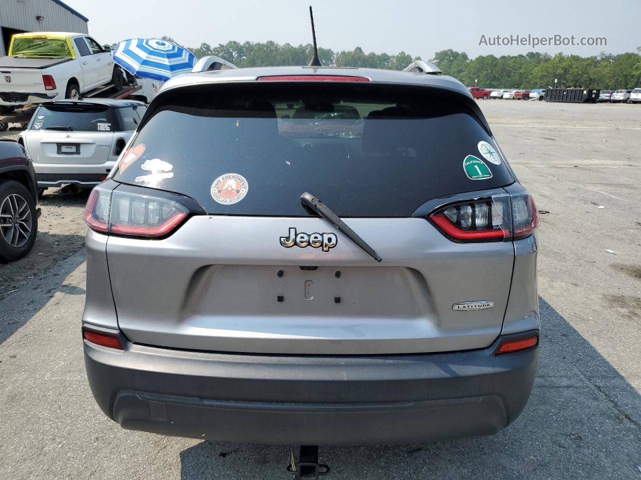 2019 Jeep Cherokee Latitude Silver vin: 1C4PJLCB2KD297441