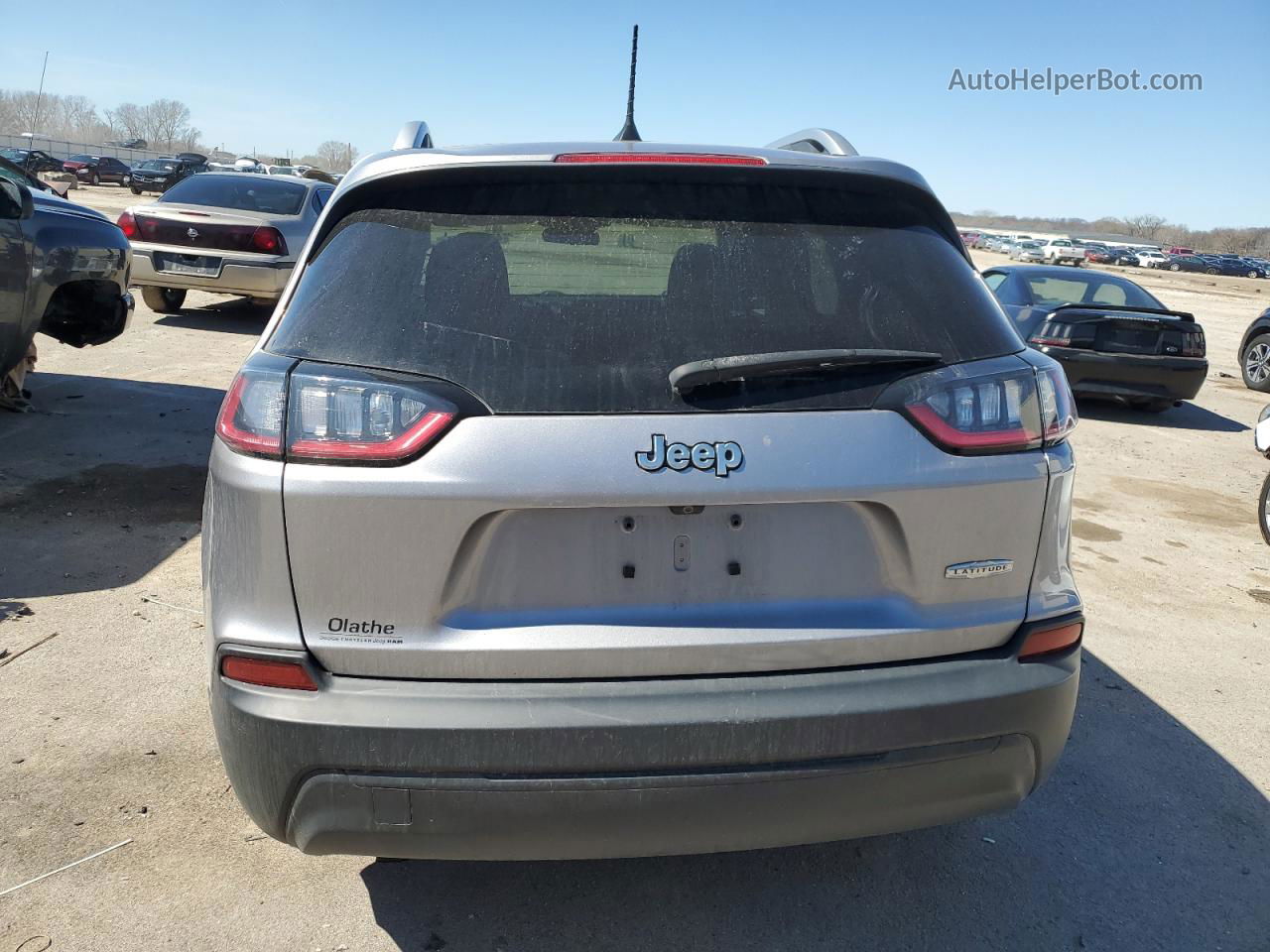 2019 Jeep Cherokee Latitude Silver vin: 1C4PJLCB2KD344712