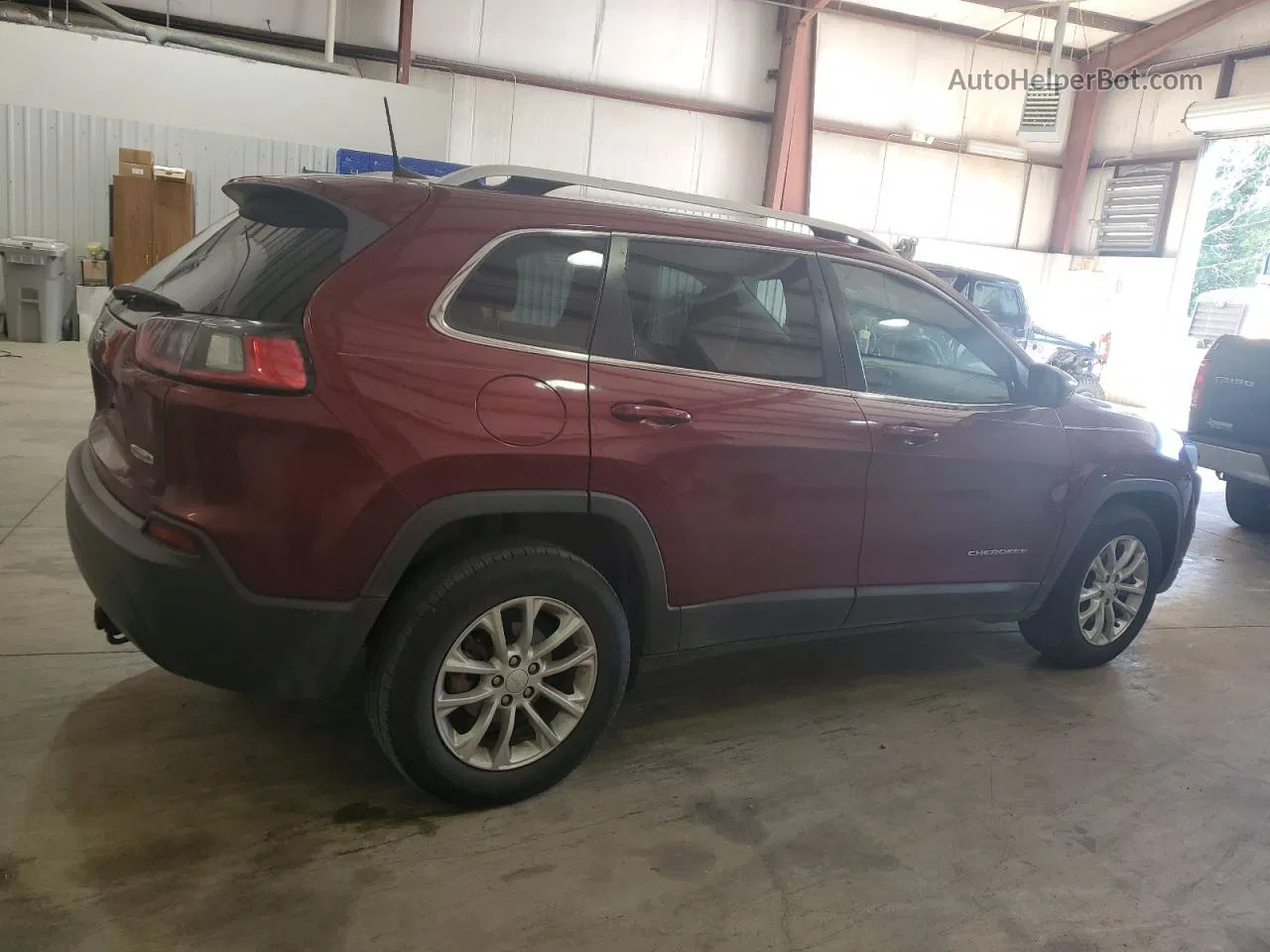 2019 Jeep Cherokee Latitude Burgundy vin: 1C4PJLCB3KD339986