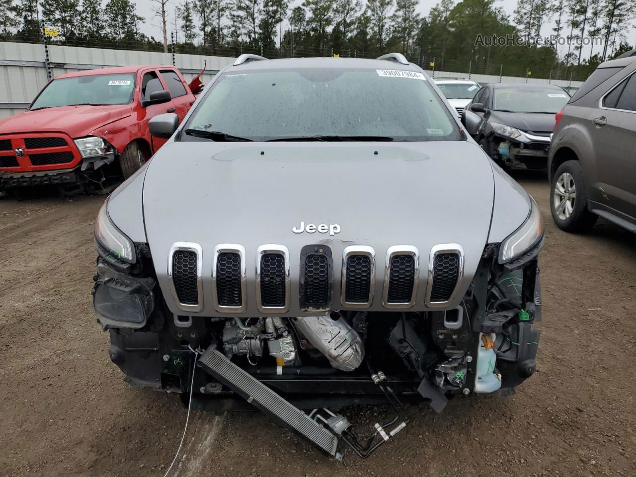 2015 Jeep Cherokee Latitude Серебряный vin: 1C4PJLCB4FW782433