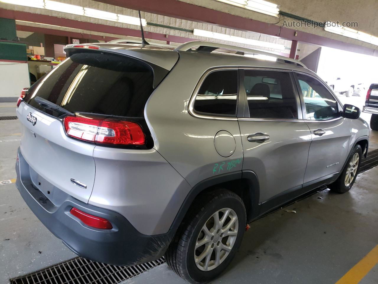 2016 Jeep Cherokee Latitude Серебряный vin: 1C4PJLCB4GW274724