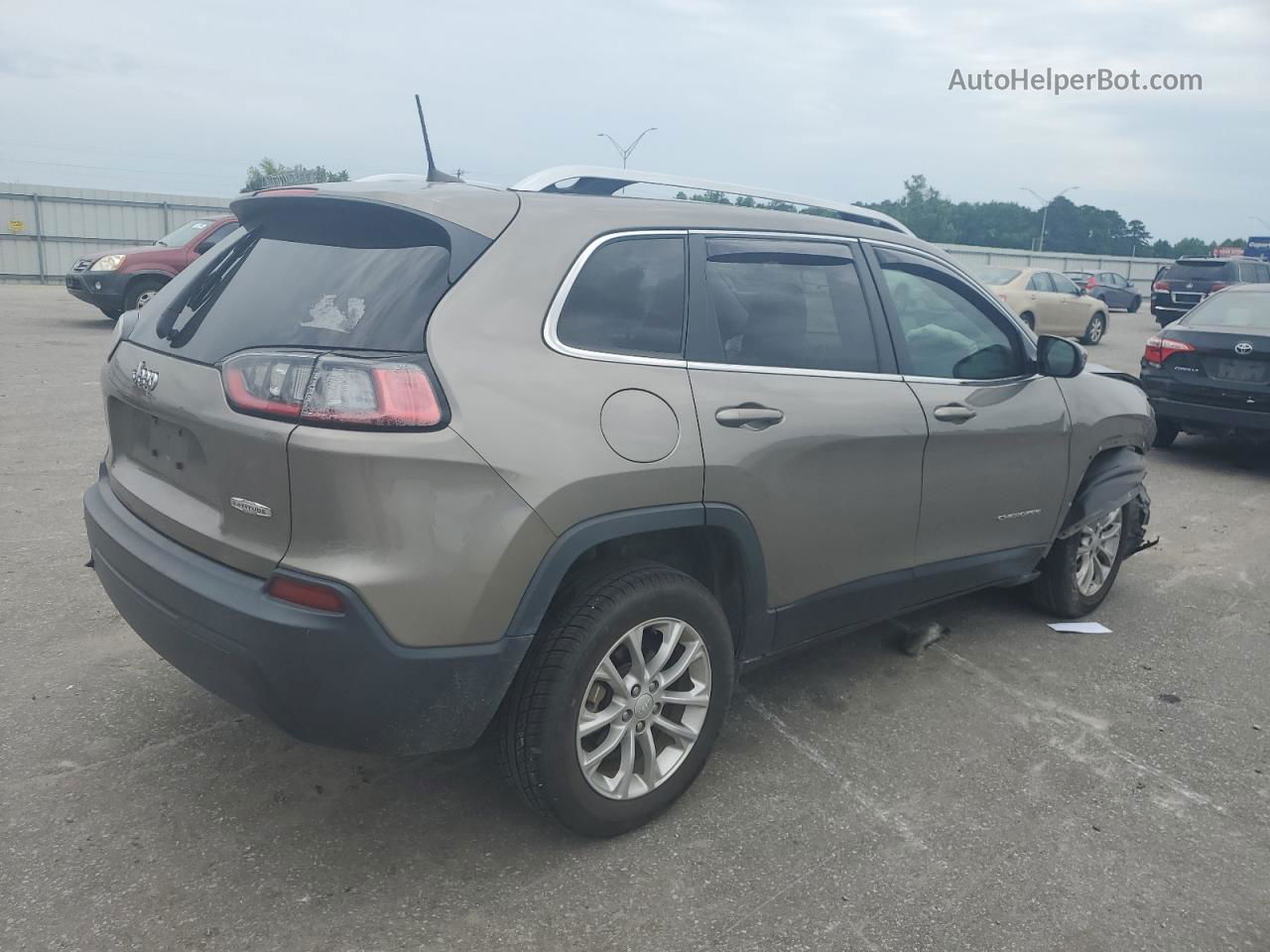 2019 Jeep Cherokee Latitude Желто-коричневый vin: 1C4PJLCB5KD109091