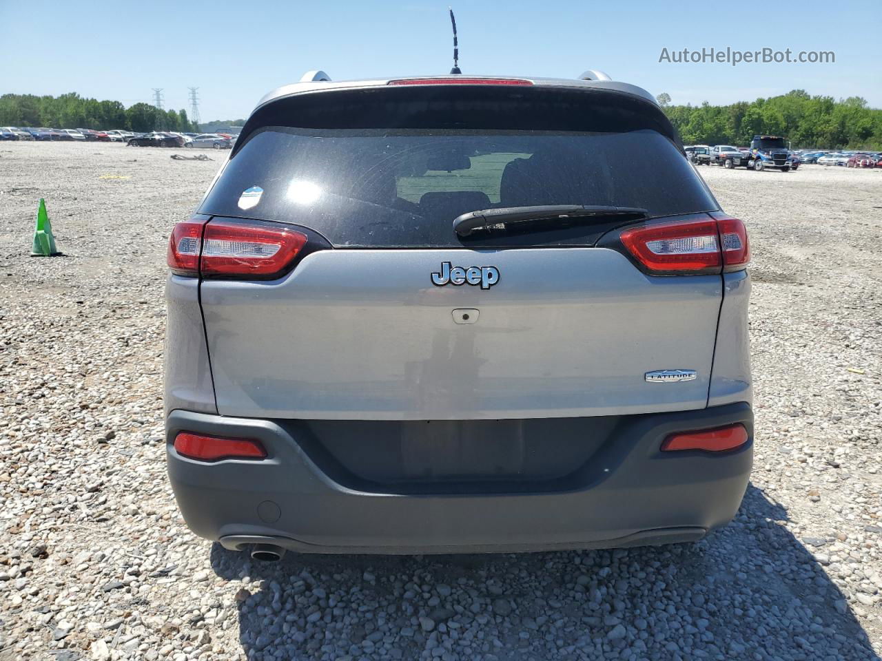 2016 Jeep Cherokee Latitude Silver vin: 1C4PJLCB6GW297874