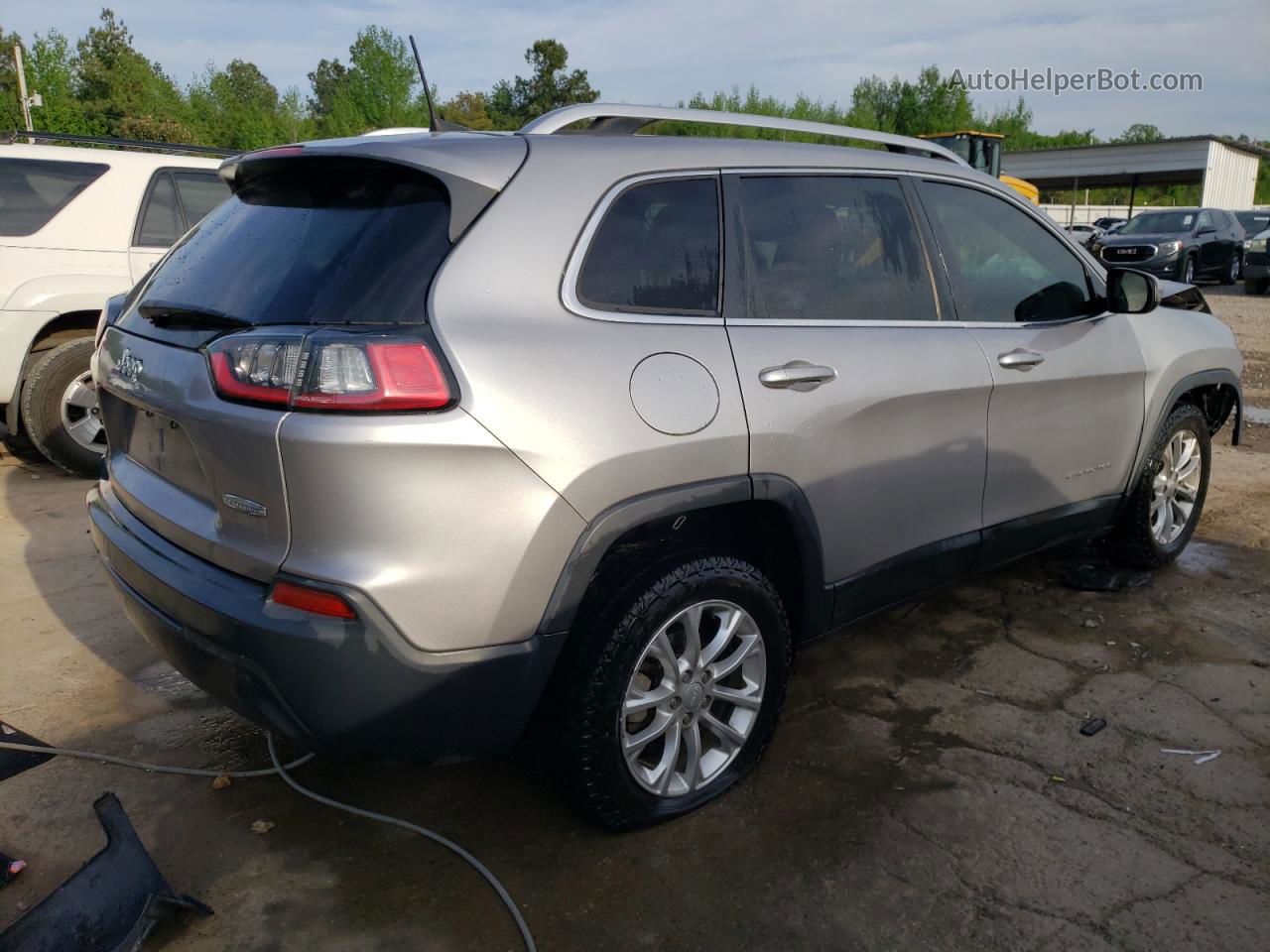 2019 Jeep Cherokee Latitude Silver vin: 1C4PJLCB6KD327105