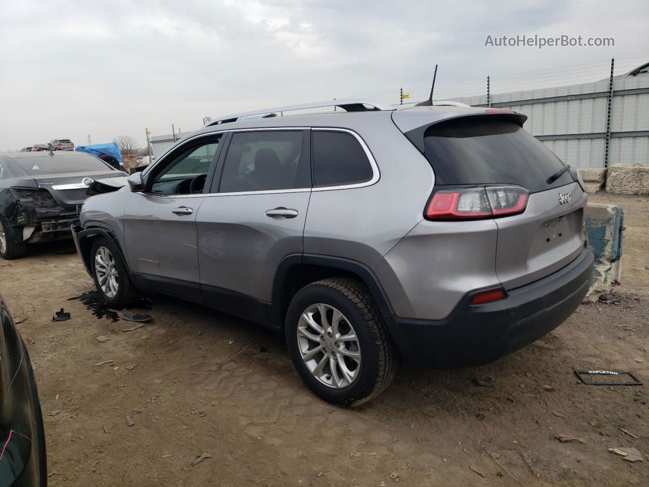 2019 Jeep Cherokee Latitude Silver vin: 1C4PJLCB6KD448118