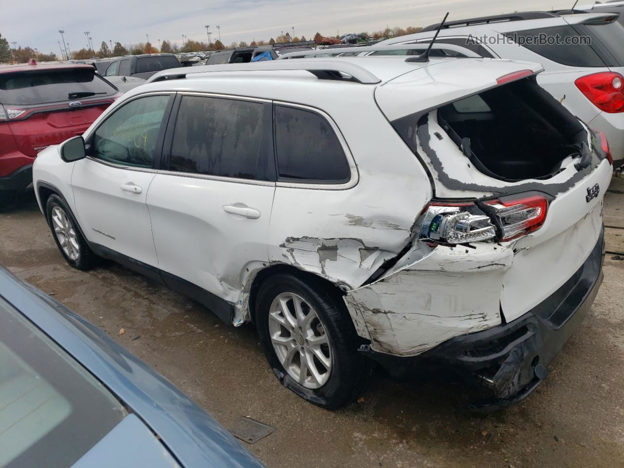 2015 Jeep Cherokee Latitude White vin: 1C4PJLCB7FW791322