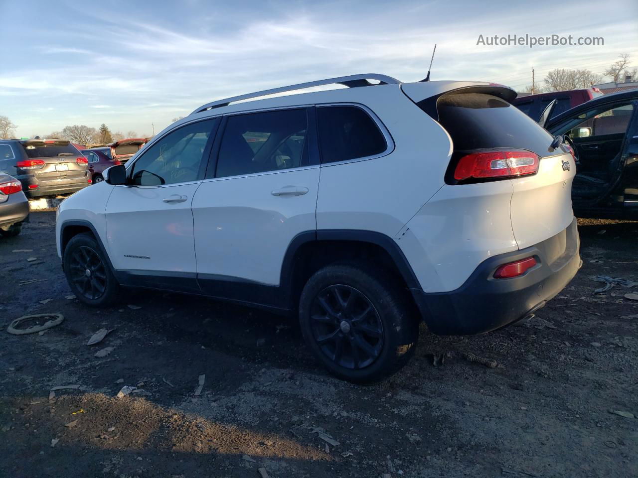 2016 Jeep Cherokee Latitude White vin: 1C4PJLCB7GW257450