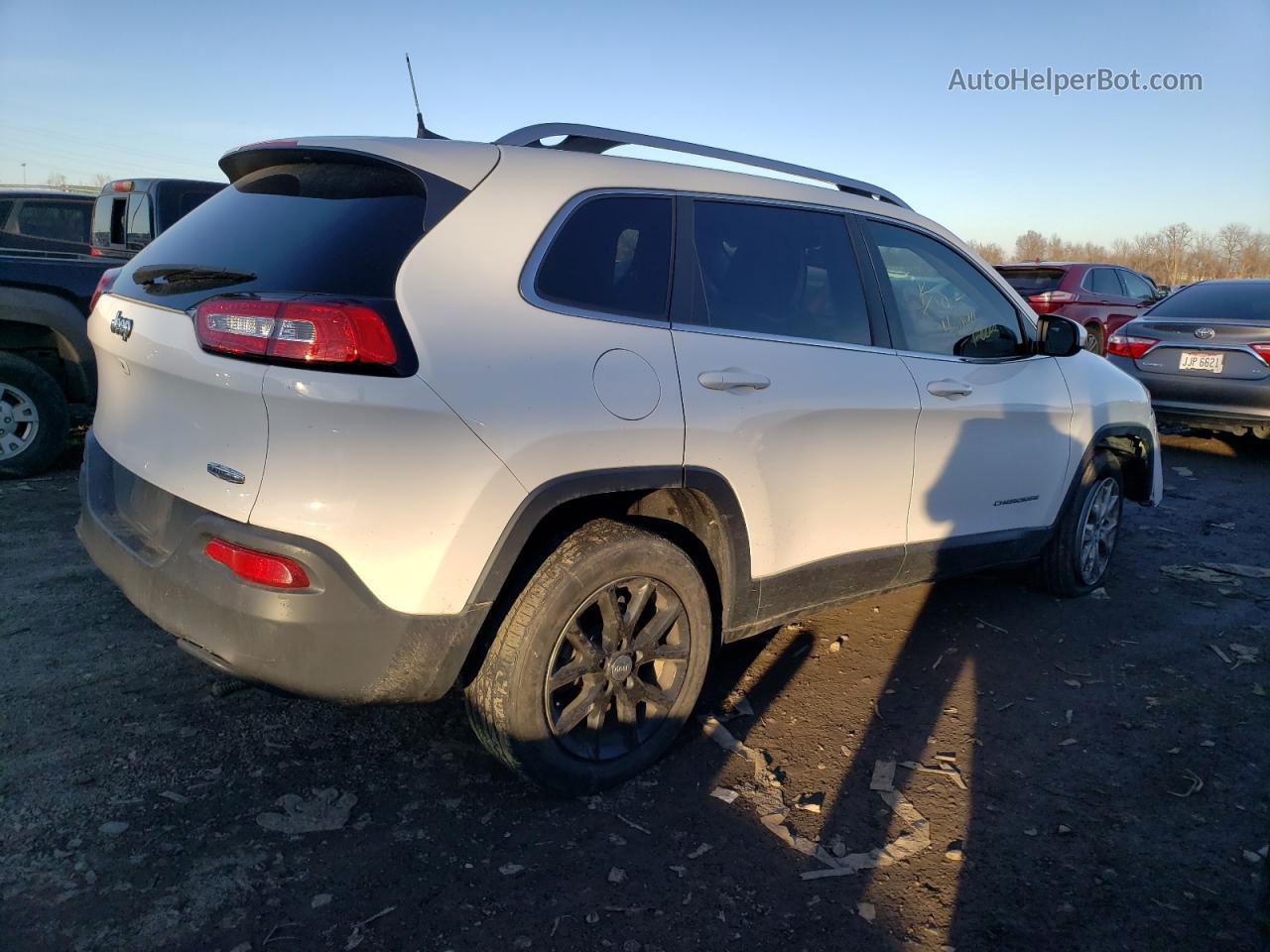 2016 Jeep Cherokee Latitude White vin: 1C4PJLCB7GW257450