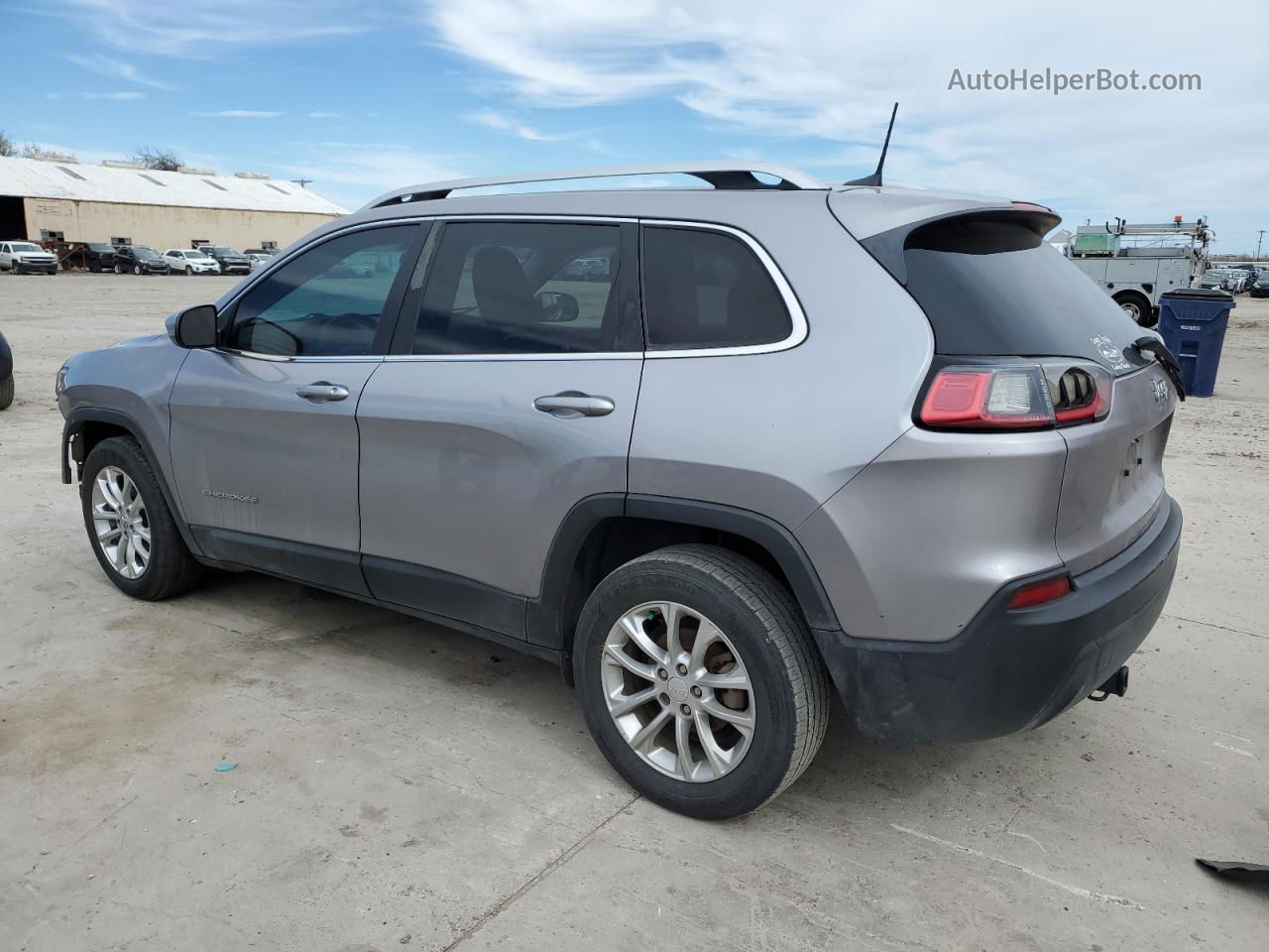 2019 Jeep Cherokee Latitude Silver vin: 1C4PJLCB7KD148233