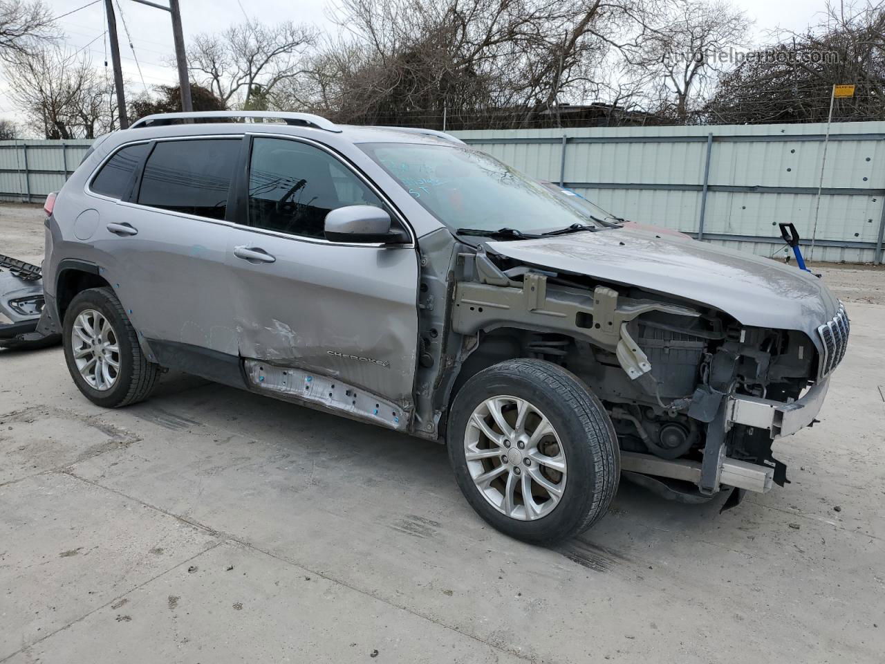 2019 Jeep Cherokee Latitude Silver vin: 1C4PJLCB7KD148233